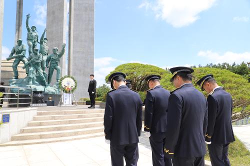  제69회 현충일을 맞아 현충탑 참배(24.06.04.) 사진3