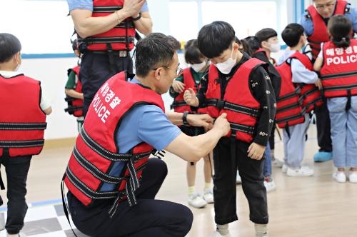 창원해경, 초등학생 대상 체험학습형 늘봄학교(연안안전교실) 운영(240514) 사진2