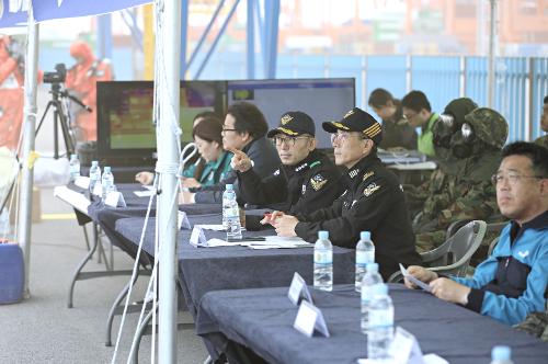 창원해경, 24년도 민,관,군 합동 유해화학물질 사고대응훈련 실시(241017) 사진2