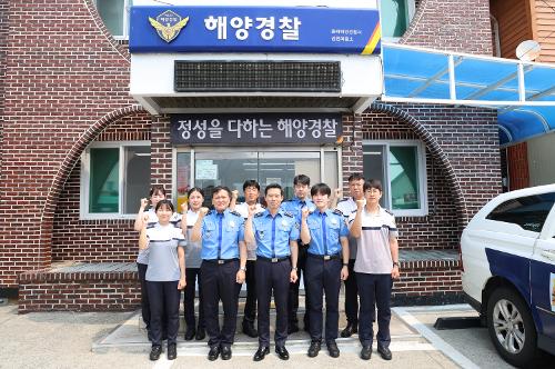 240712 동해해양경찰서장 성수기 대비 삼척 장호 어촌마을 사업장 현장 점검 사진3