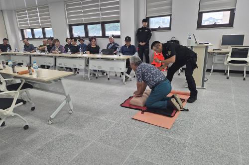 240717 동해해경, 연안안전의 날 맞아 해상 생존술 교육 사진3