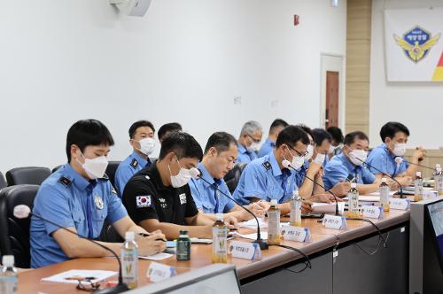 240812 동해해경 채낚기어선 화재 및 해양오염사고 대비 도상훈련 실시 사진2