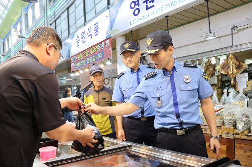 240911 동해해양경찰서 민족 대명절 추석 사랑나눔 장보기 행사 사진2