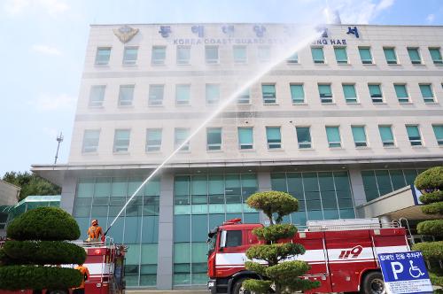 250619 동해해경, 청사 화재 발생 대비 소방서와 합동 청사 자체 소방훈련 실시 사진1