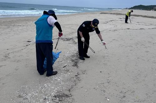 250919 동해해경, 자원봉사자와 함께하는 연안정화활동 실시 3