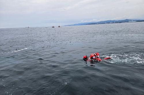 250919 동해해경  낚시어선-레저보드 충돌 상황 가정 3분기 수난대비 훈련 실시 2