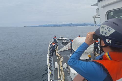 250919 동해해경  낚시어선-레저보드 충돌 상황 가정 3분기 수난대비 훈련 실시 1
