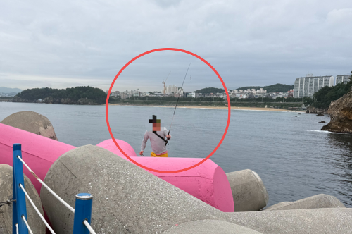 251005 동해해경, 천곡항 방파제 내 테트라포드 출입통제구역 첫 단속 적발 2