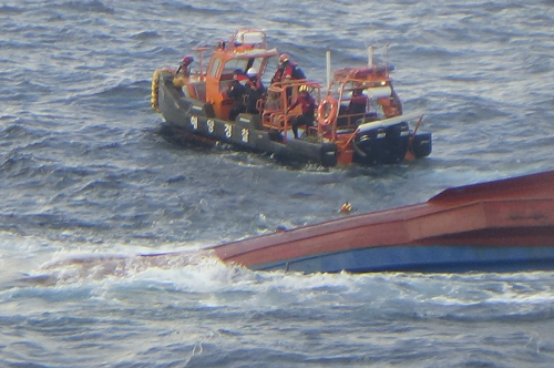 251028 동해해경, 동절기 원거리 조업선 안전관리 강화…선제적 이동·대피 명령 시행 3