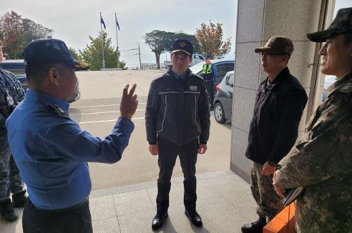 251107 김환경 동해해양경찰서장, 울릉해역 치안현장점검...해양주권 수호 의지 강조 4