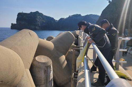251107 김환경 동해해양경찰서장, 울릉해역 치안현장점검...해양주권 수호 의지 강조 1
