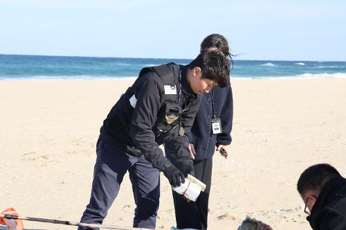 251118 동해해경, 해안가 일대 마약류 집중 합동 수색 실시 3