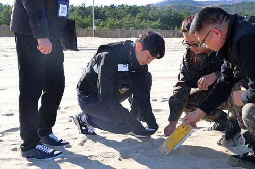 251118 동해해경, 해안가 일대 마약류 집중 합동 수색 실시 1