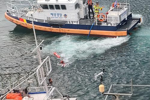 251125 동해해경 울릉파출소, 집단계류 어선 화재 대비 민·관 합동훈련 실시 3