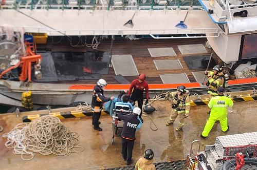 251125 동해해경 울릉파출소, 집단계류 어선 화재 대비 민·관 합동훈련 실시 1
