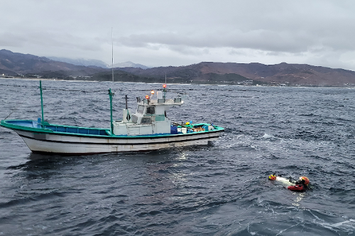 (26.01.19) 동해해경, 동해 대진항 해상 스크루 부유물 감김 어선 구조 3