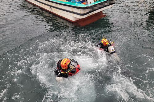 (26.01.19) 동해해경, 동해 대진항 해상 스크루 부유물 감김 어선 구조 1