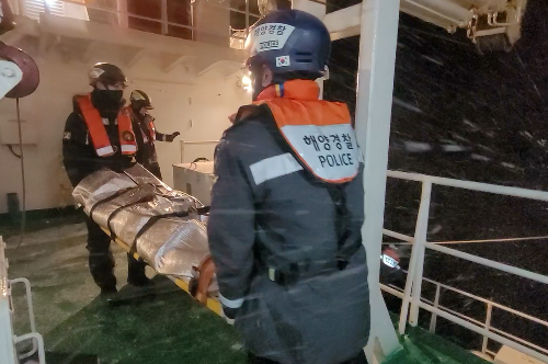 (26.01.29.) 동해해경, 울릉도 심근경색 응급환자 경비함정 긴급 이송 2