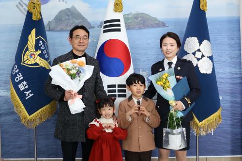 (26.02.02.) “아빠·엄마의 계급장을 가족이 달아주던 날”...가족과 함께한 동해해경 승진임용식 3