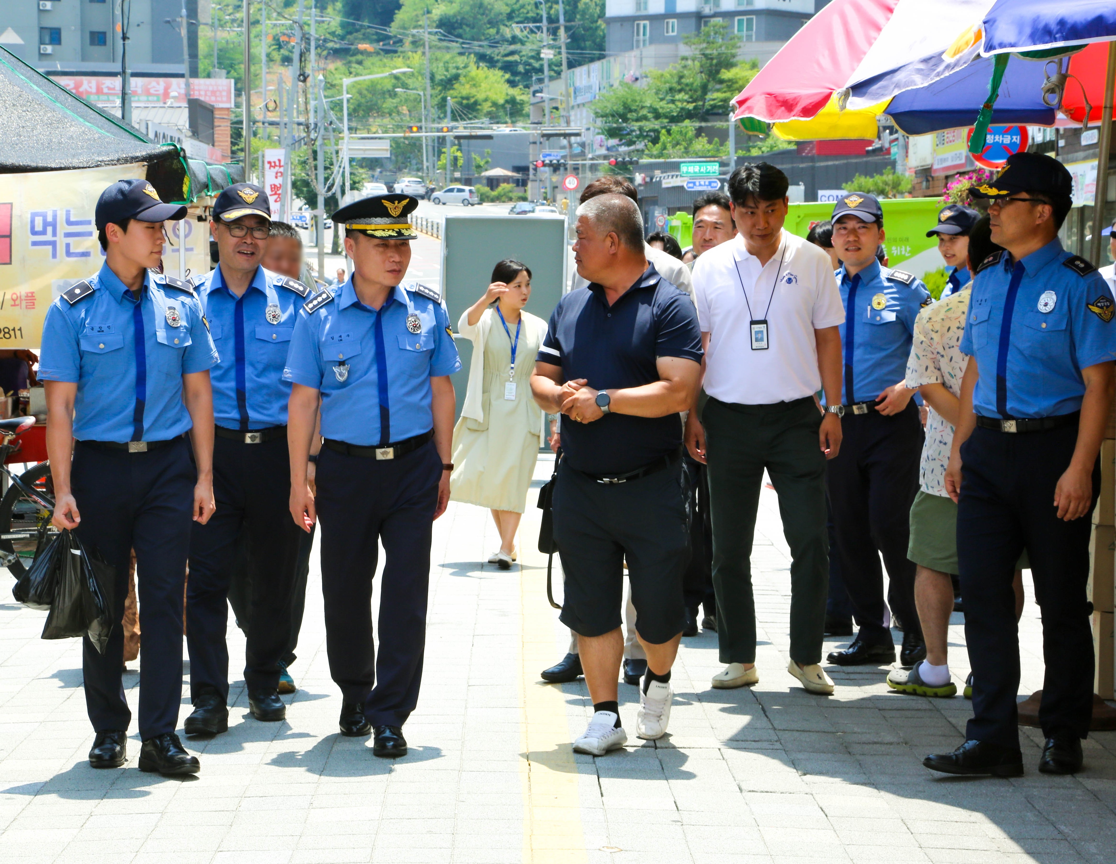 240628 태안해경, 지역경제 활성화를 위한 5일장 방문