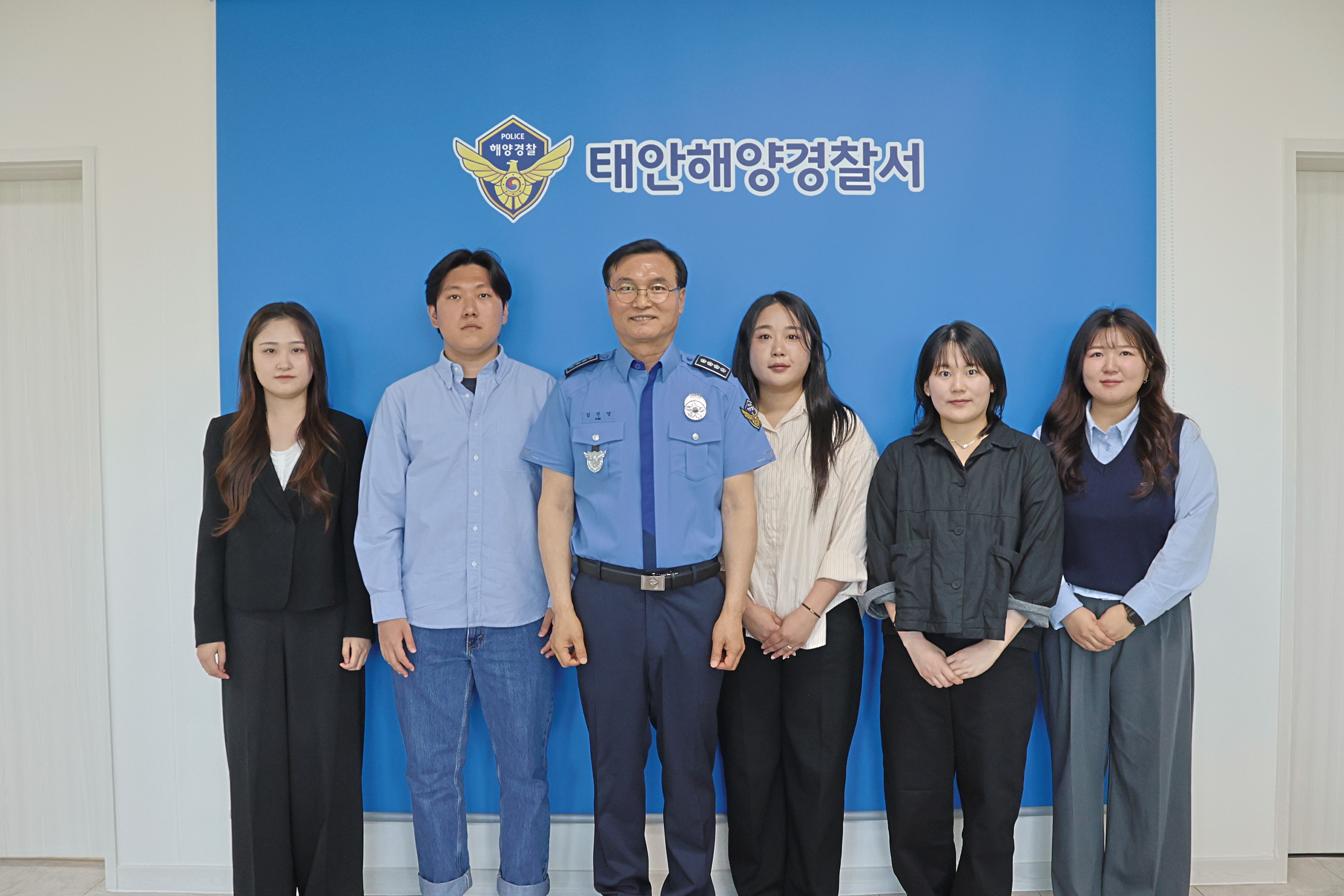 태안서 선발된 청년인턴 기념촬영