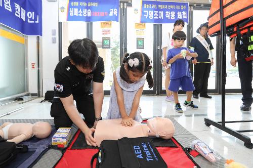 240809 군산해경-이마트, 여름철 성수기 맞아 대국민 해양안전 체험 캠페인 추진 사진3