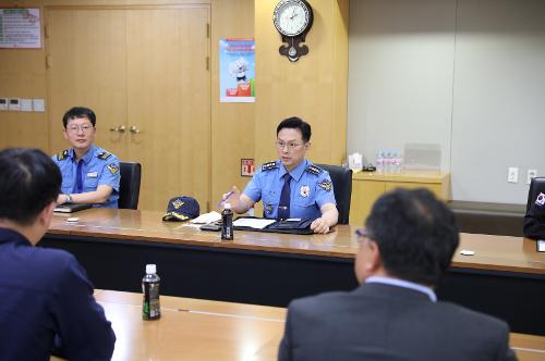 인천해경서장, 기름저장시설 안전점검 실시 2