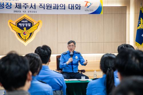 (231227-8) 김종욱 해양경찰청장 제주권역 치안 현장 점검 사진4