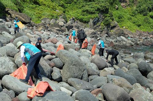 (250703) 제주 해양환경보전을 위한 우도 해안가 정화활동 15