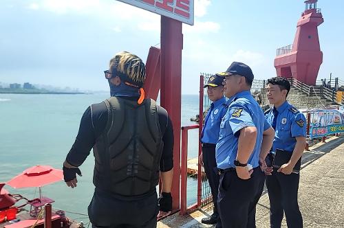 230801-제주해경서장, 극성수기 및 태풍대비 연안 취약해역 점검 나서 사진2