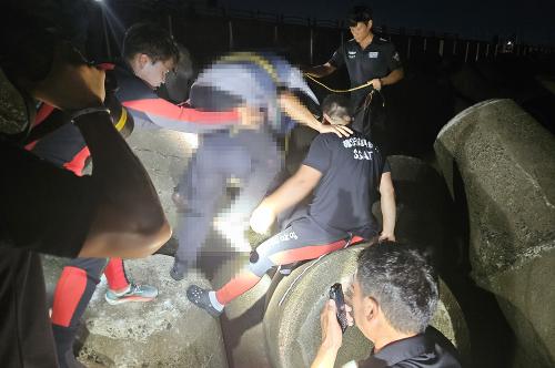 230822-테트라포드에서 휘청.. 낚시객 부상 ‘아찔’ 사진1