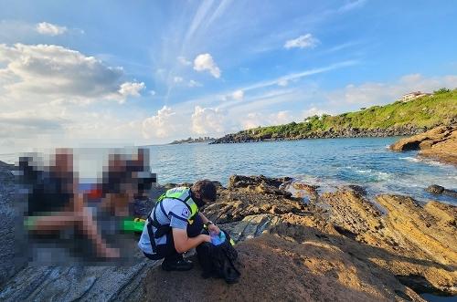 230828-출입통제구역 '생이기정'에 들어간 레저객 3명 적발 사진2
