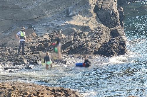 230828-출입통제구역 '생이기정'에 들어간 레저객 3명 적발 사진1