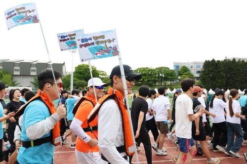 240428-마라톤 대회에 구명조끼! 안전문화 확산을 위한 이색 홍보 실시 사진2