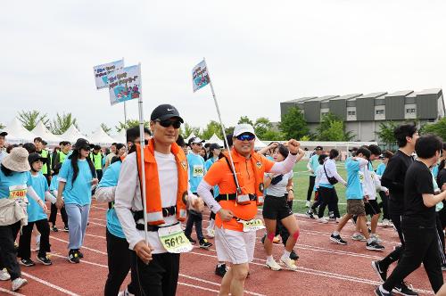 240428-마라톤 대회에 구명조끼! 안전문화 확산을 위한 이색 홍보 실시 사진1