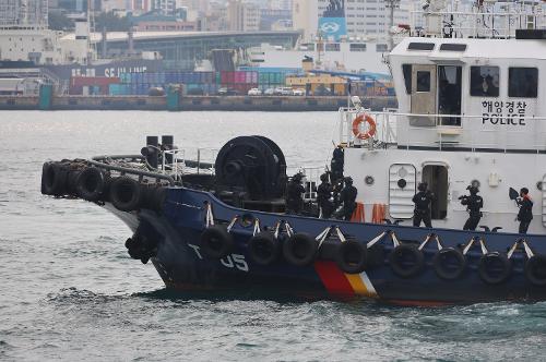 251104-항만 내 불법드론 추락에 따른 정박화물선 화재 대비 합동훈련 3