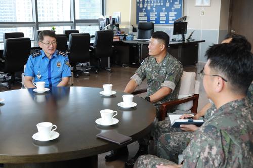 해군2함대 사령관, 중부해경청 방문 (2024.08.01.) 사진3