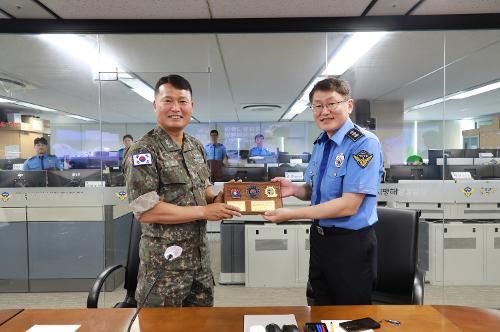 해군2함대 사령관, 중부해경청 방문 (2024.08.01.) 사진1