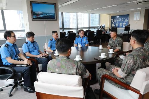 해군2함대 사령관, 중부해경청 방문 (2024.08.01.) 사진6