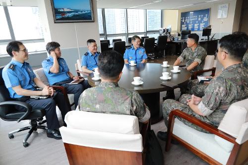 해군2함대 사령관, 중부해경청 방문 (2024.08.01.) 사진4