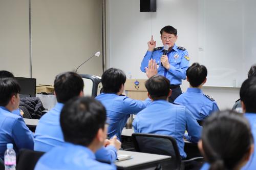 김용진 중부해경청장, 신임 해양경찰관 대상 특강(2024.11.12.) 사진2