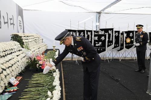 중부해경청, 제주항공 여객기 사고 희생자 합동분향소 헌화(0102) 사진4