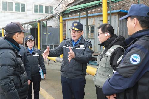 김용진 중부해경청장, 설 연휴 안전관리 현장점검(삼목선착장)(0122) 사진2