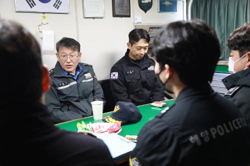 김용진 중부해경청장, 설 연휴 대비 치안현장 점검(인천연안 해역 등)(0122) 사진3