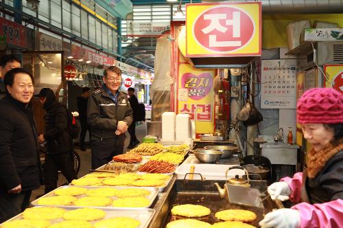 김용진 중부해경청장, 설 명절맞이 전통시장 방문(0123) 사진4