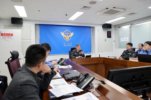 240320_김종욱 해양경찰청장, 일본 시모노세키해역 전복선박 관련 대응상황 확인 점검 사진1