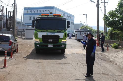 해양경찰정비창, 부산환경공단 미세먼지흡입차량 및 살수차량으로 해안로 환경정화  1