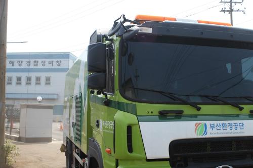 해양경찰정비창, 부산환경공단 미세먼지흡입차량 및 살수차량으로 해안로 환경정화  4