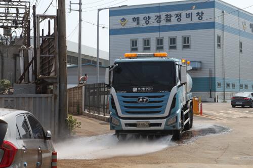 해양경찰정비창, 부산환경공단 미세먼지흡입차량 및 살수차량으로 해안로 환경정화  2