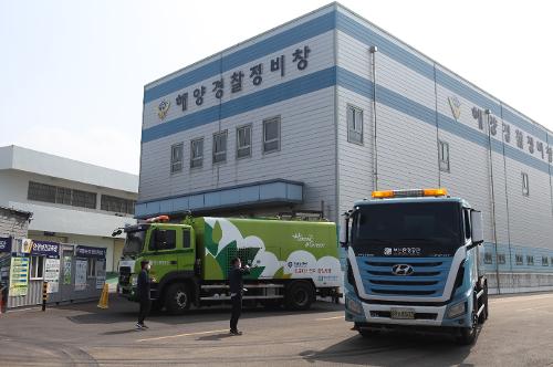 해양경찰정비창, 부산환경공단 미세먼지흡입차량 및 살수차량으로 해안로 환경정화  3